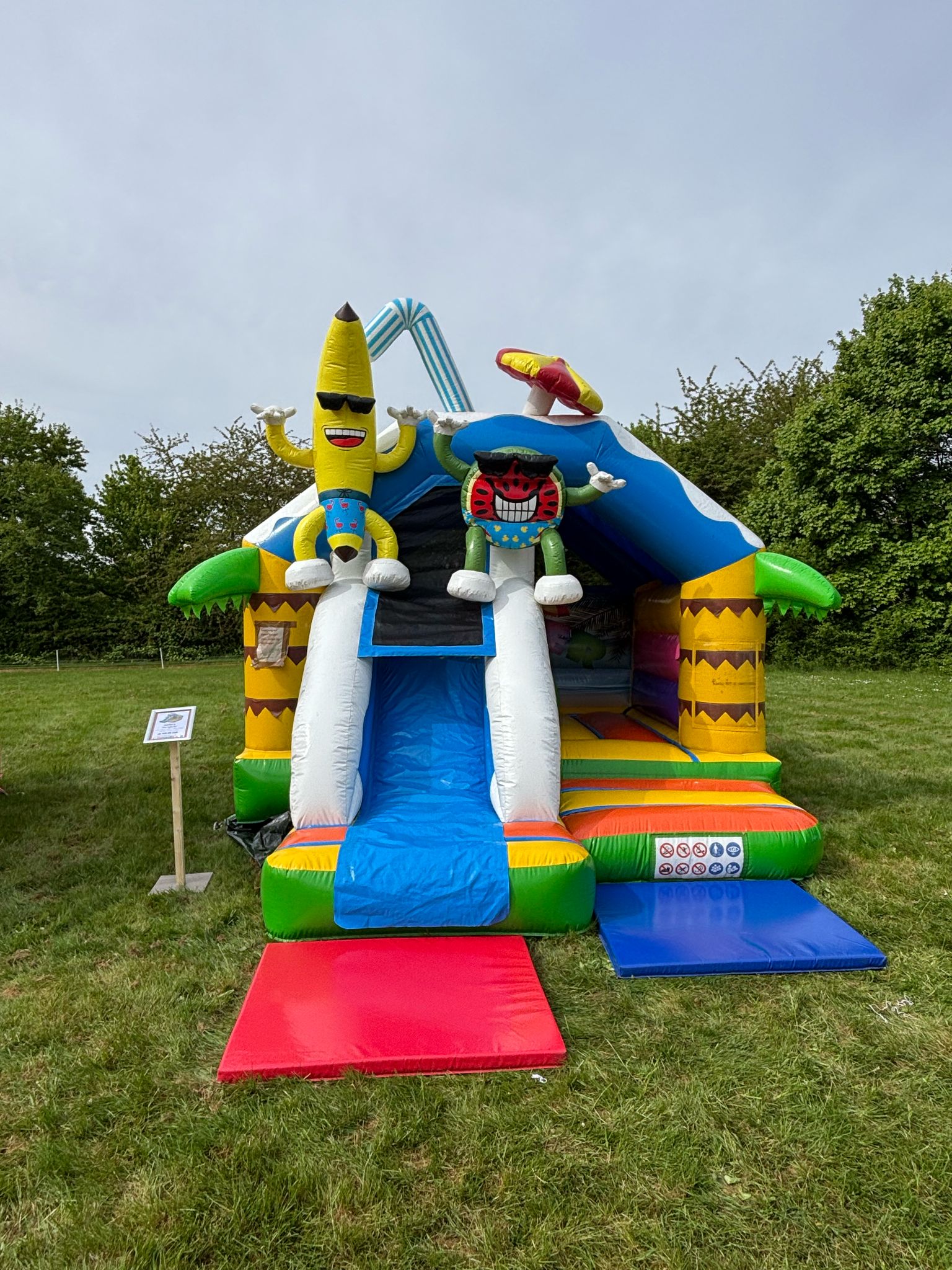 Hüpfburg "Partyburg" ab 169,00 EUR