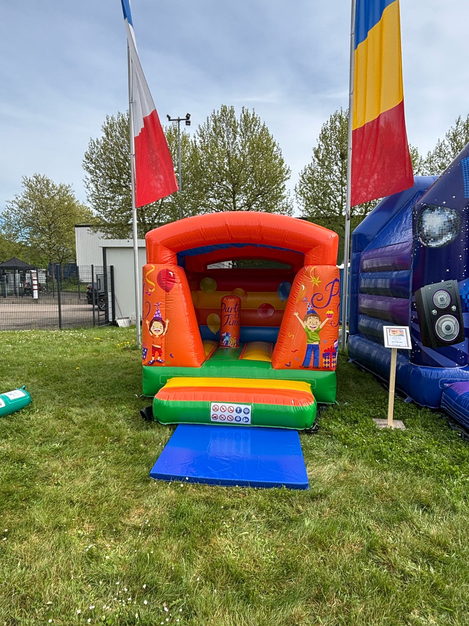 Hüpfburg "Mini Mini" ab 89,00 EUR